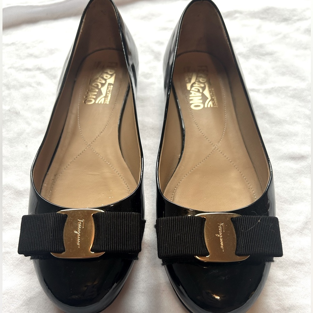 Ferragamo black patent leather ballet flats with bow, size 36.5